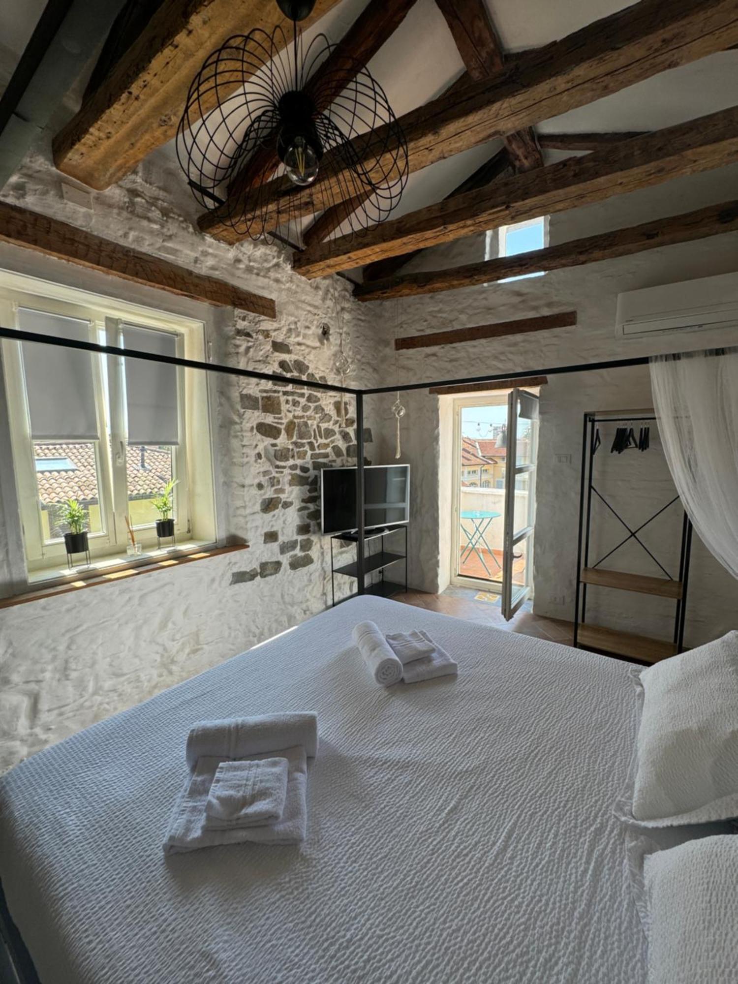 Loving My Rooms 3 - Incantevole Monolocale Nel Centro Storico Gorizia Luaran gambar